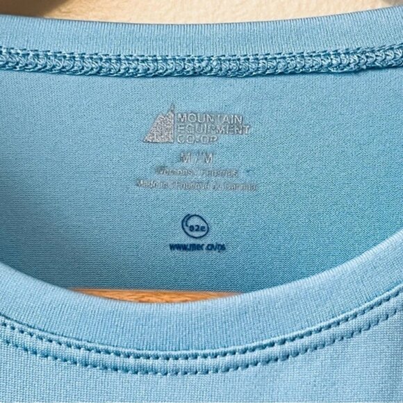 Mountain Equipment  Co op Light Blue Activewear Long Sleeve Shirt Size US M - Picture 3 of 5